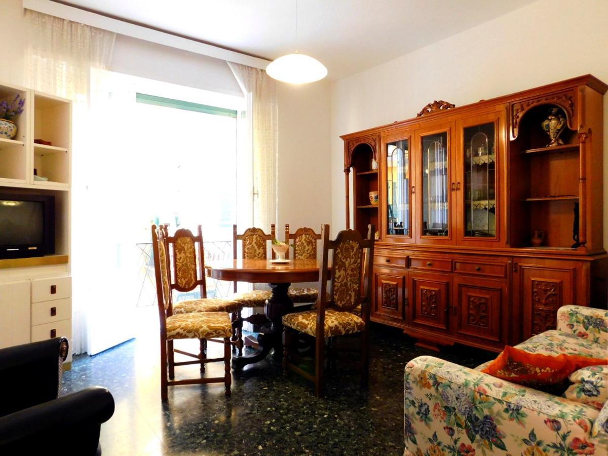 a levanto, trilocale vicino alla stazione Esterno foto