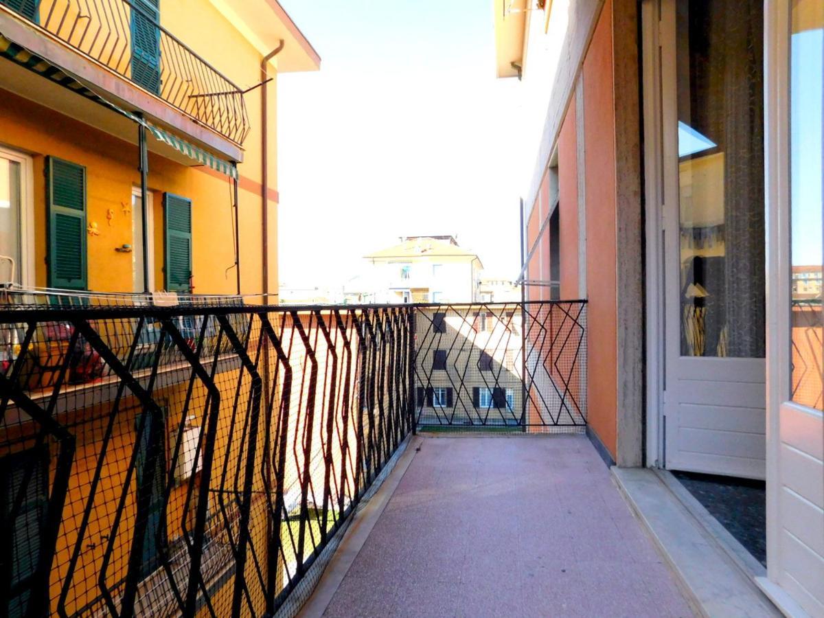 a levanto, trilocale vicino alla stazione Esterno foto