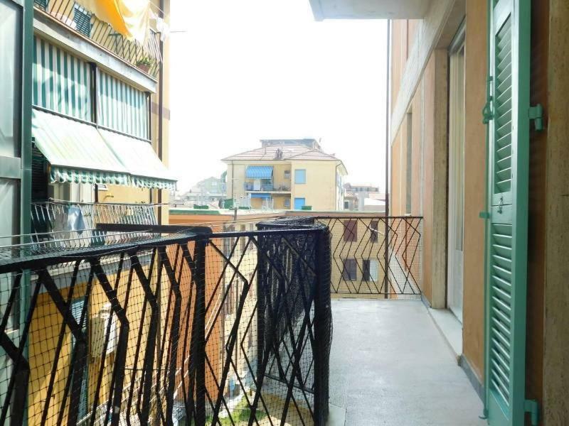 a levanto, trilocale vicino alla stazione Esterno foto